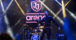 Türkülerle ve unutulmaz şarkılarla JJ Arena Sahnesinden Cem Adrian geçti
