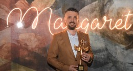 Yazar Emrah Pirdaloğlu başarısını aldığı ödülle perçinledi