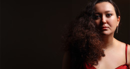 Selin Akdeniz müzik kariyerinde emin adımlarla ilerliyor