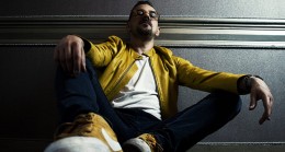 Umut Uslusoy “Üçgen” isimli çalışmasıyla saflığını kaybetmiş gençliğine bakıyor