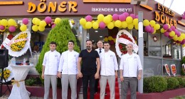 Ünlü sanatçı Berhan Ertoprak’ın kendi markası “Eyber Döner” açılışına yoğun ilgi