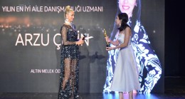 Arzu Çetin “Yılın En Başarılı Aile Danışmanlığı Uzmanı” ödülüne layık görüldü.