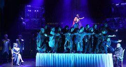 Şehir Tiyatroları 2025-2026 sezonunu muhteşem bir oyunla “BİR ZİYARET” açtı