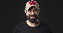 Cem Eroğlu “Satışa Geldik” adlı yepyeni ve ses getiren gösterisiyle seyirci karşısında