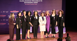 Şehir Tiyatroları kadına yönelik şiddete karşı etkinliklerle kadınların yanında durmaya devam ediyor.