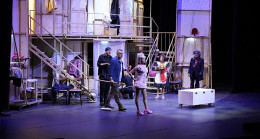 “Oyunun Oyunu” Prömiyerinde Perde Kahkahaya Açıldı!