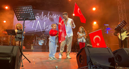 Gökhan Akar Kanseri Yenen Minik Hayranıyla Sahnede Şarkı Söyledi