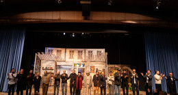 “Konken Partisi” oyununun galasına ünlü isimlerden ve tiyatroseverlerden yoğun ilgi