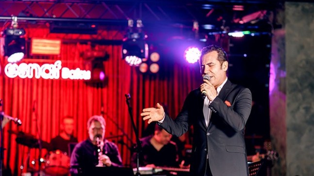 Ferhat Göçer’den unutulmaz sevgililer günü konseri