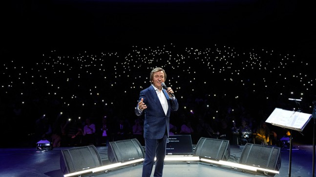 Erol Evgin soğuk bir kış gecesinde Ankara’yı ısıttı