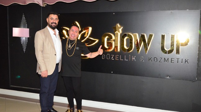 Giow Up İnternational Güzellik & Cosmetic ünlü fenomen Murat Övüç’ü ağırladı