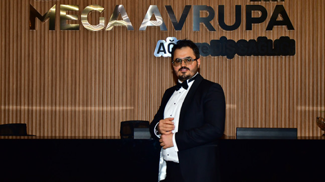 Ünlü Dr. Erkan Kara’dan yeni yaşına muhteşem kutlama