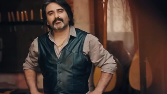 Berduş, Sultanım ve Sevdan ile gibi hitlere imza atan Ekrem Düzgünoğlu’ndan yeni bir şarkı daha: “Bu Nasıl Dünya”