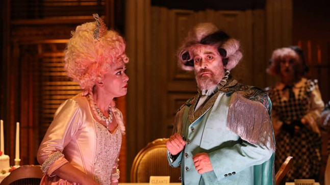 “Tartuffe” Harbiye’de Büyüledi: İBB Şehir Tiyatroları’ndan Unutulmaz Bir Gece