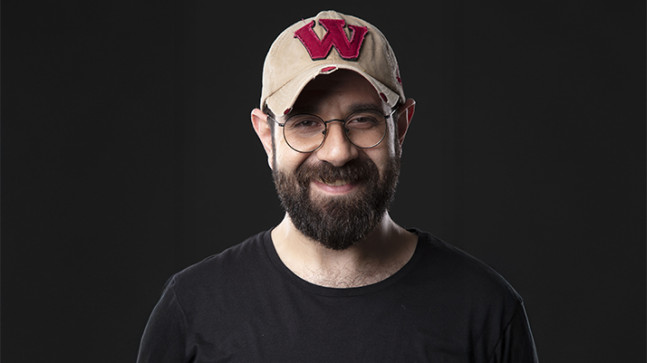 Cem Eroğlu “Satışa Geldik” adlı yepyeni ve ses getiren gösterisiyle seyirci karşısında