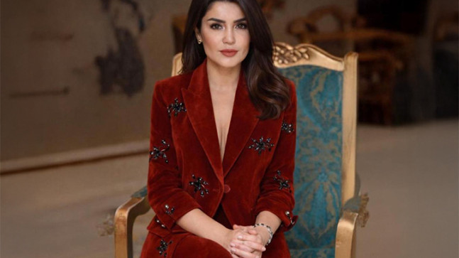 Ünlü şarkıcı Esra Öztürk’ten bir ilk: Dikey klip