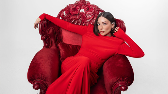 Kurgu yok, rol yok: Sera Tübek ‘Virgül’ klibini tek seferde çekti