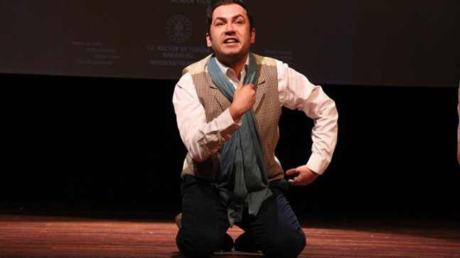 Genç Oyuncu Halis Murat Canaz Sahnedeki Başarılı Performansıyla Dikkat Çekiyor