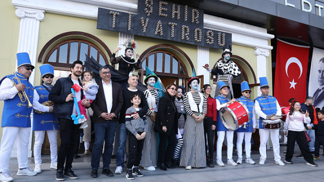 İBB Şehir Tiyatroları’nın sahneleri çocuklar için açıldı