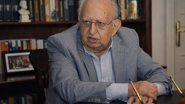 Türk Siyasetinin Acı Kaybı: Hüsamettin Cindoruk 92 Yaşında Vefat Etti