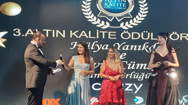 Hülya  Yanıkdağ ve Hevin Cümsen farkı İle  3. Altın kalite  ödül  töreni  yapıldı.