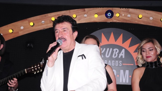 Kuba Dragos Sahne’sinde Ahmet Selçuk İlkan izdihamı