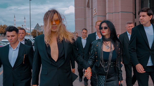 Ünlü Rock Sanatçısı Gamze Lim Queen ve Doğuş Alkan’ın adliyeye yaptıkları giriş büyük ilgi uyandırdı