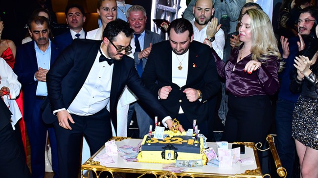 332 Plus Reklam Ajansı kurucusu, iş insanı Emrah Yılmaz yeni yaşını dostlarıyla kutladı.