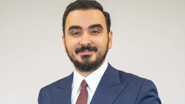 Berkay Tulpar’dan Merak Edilen Soruya Yanıt: “Yaz Aylarında Saç Ekimi Yapılır mı?”