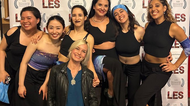 ABD’de yaşayan genç Türk oyuncu Gözüm Pul, New York’da “US” adlı dans tiyatrosu gösterisiyle uluslararası festivalde sahne aldı.