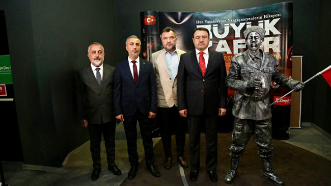 Genç Nesillere Tarihi Yaşatacak Film: “Büyük Zafer” Kütahya’da Görkemli Gala ile Tanıtıldı