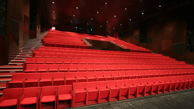 İBB Şehir Tiyatroları’nın yeni sezonun iddialı oyunlarından “BİR ZİYARET” seyircisi ile buluşmak için gün sayıyor.