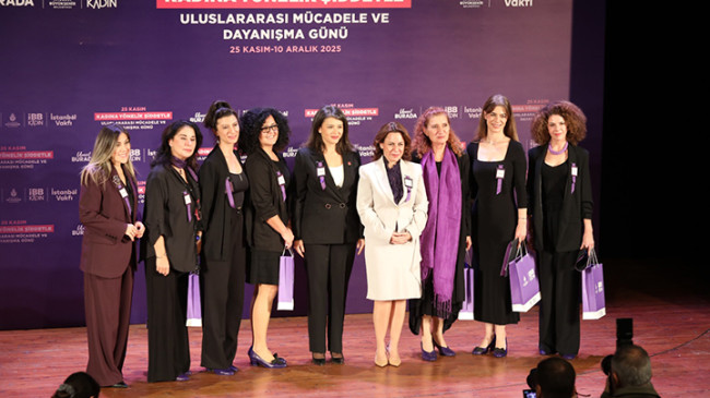 Şehir Tiyatroları kadına yönelik şiddete karşı etkinliklerle kadınların yanında durmaya devam ediyor.