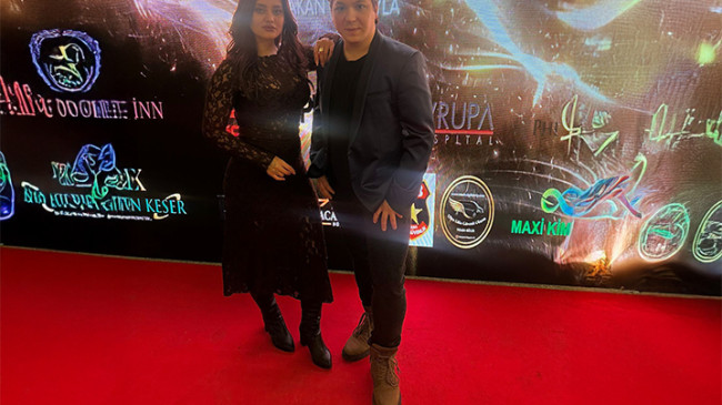 Kameranın Büyülediği Kadın: Medine Pınar Oğurlu’nun Çok Yönlü Yolculuğu