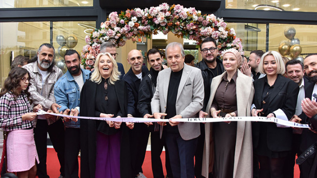 Ünlü isimler açılışta buluştu!