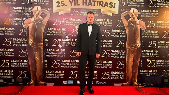 Ersin Umulu, 2026 tiyatro sezonuna ödüller ve dört dev yapımla damga vuruyor