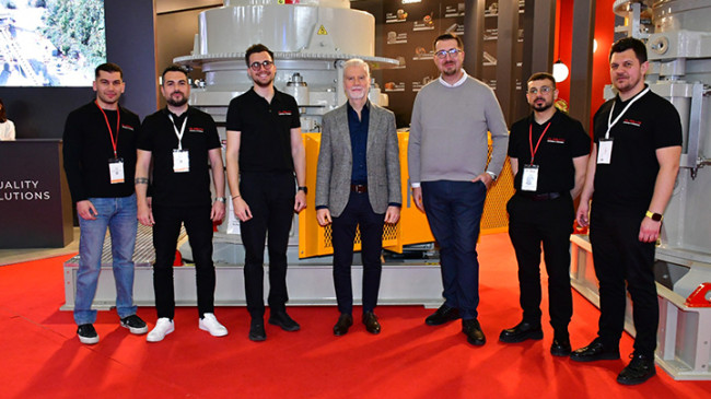 GÜRSAN İNŞAAT MAKİNALARI Genel Müdürü Ümit Ömer Kınav verdikleri hizmetleri anlattı.